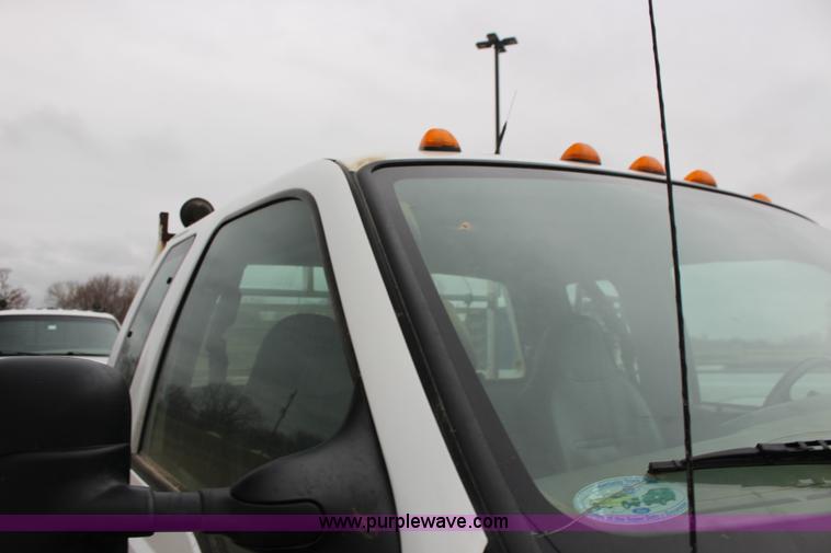 image for item F7582 2006 Ford F250 Super Duty SuperCab pickup truck