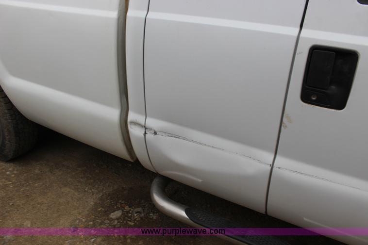 image for item F7582 2006 Ford F250 Super Duty SuperCab pickup truck
