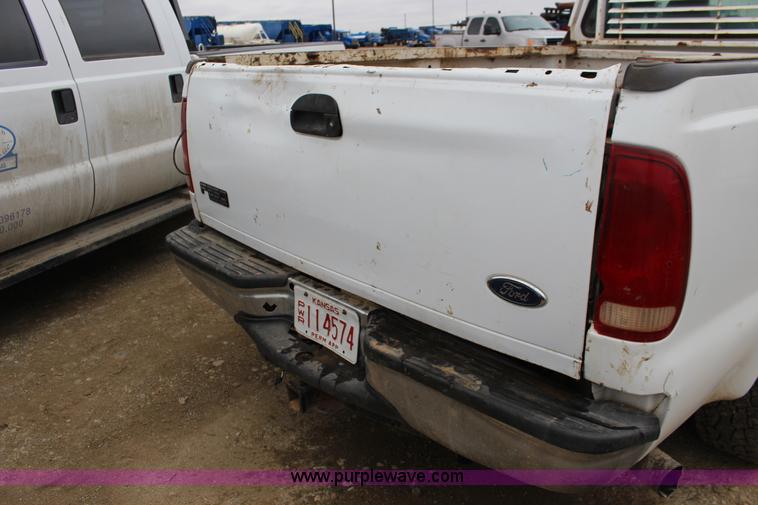 image for item F7582 2006 Ford F250 Super Duty SuperCab pickup truck