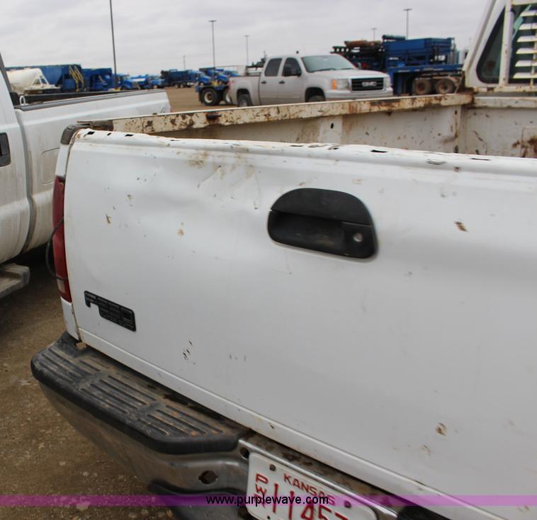 image for item F7582 2006 Ford F250 Super Duty SuperCab pickup truck