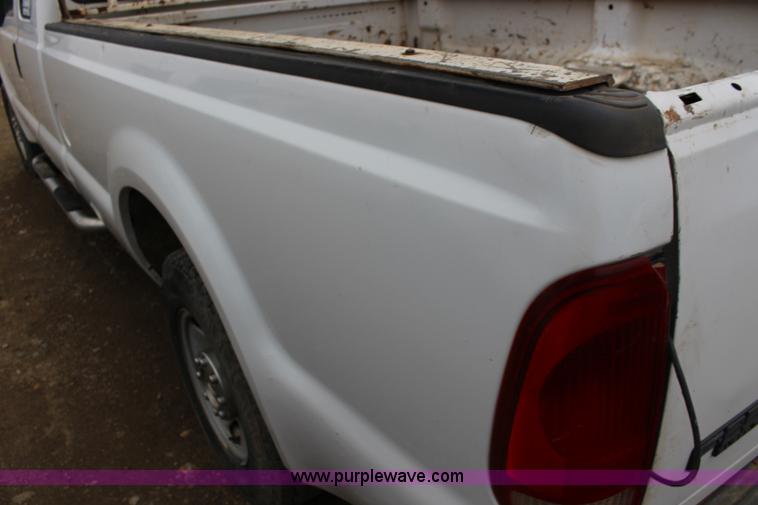 image for item F7582 2006 Ford F250 Super Duty SuperCab pickup truck
