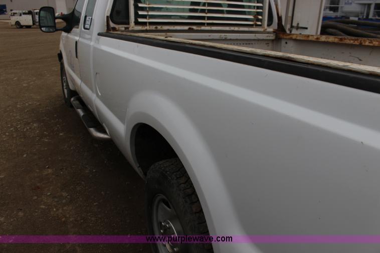 image for item F7582 2006 Ford F250 Super Duty SuperCab pickup truck