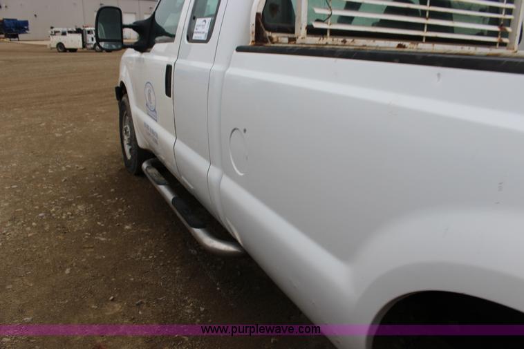 image for item F7582 2006 Ford F250 Super Duty SuperCab pickup truck