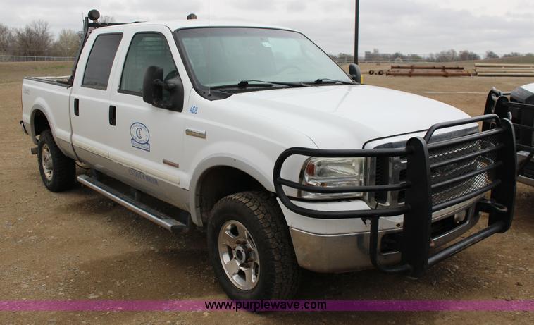 image for item F7583 2005 Ford F250 Super Duty Crew Cab pickup truck