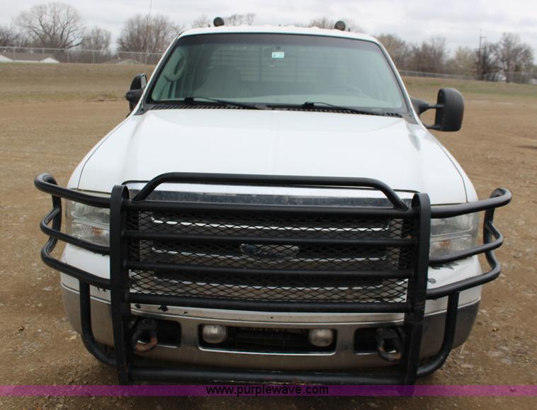 image for item F7583 2005 Ford F250 Super Duty Crew Cab pickup truck