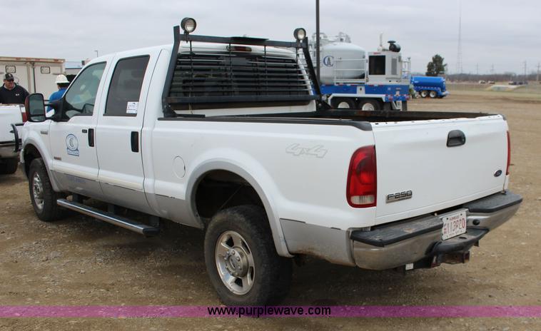 image for item F7583 2005 Ford F250 Super Duty Crew Cab pickup truck