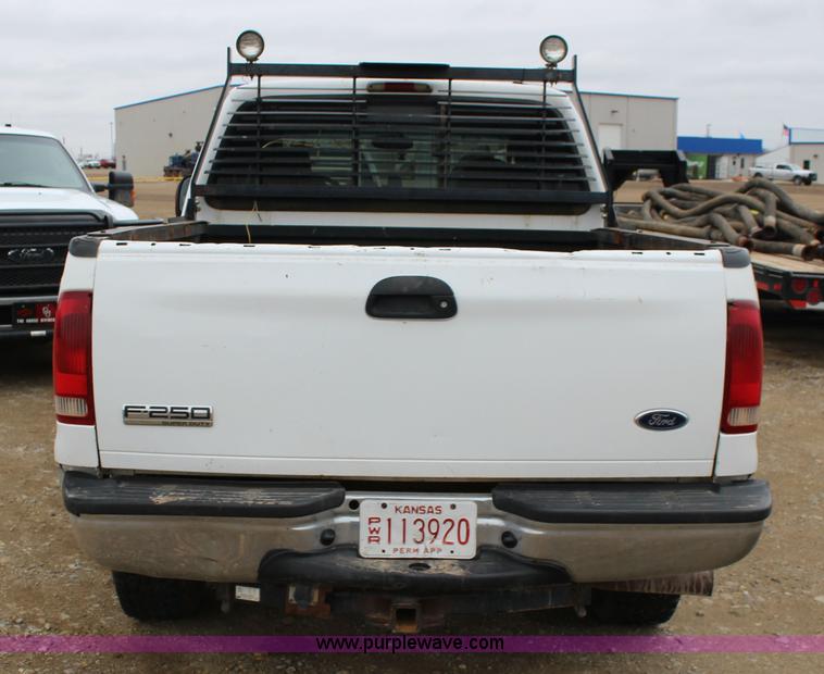 image for item F7583 2005 Ford F250 Super Duty Crew Cab pickup truck
