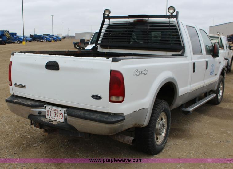 image for item F7583 2005 Ford F250 Super Duty Crew Cab pickup truck