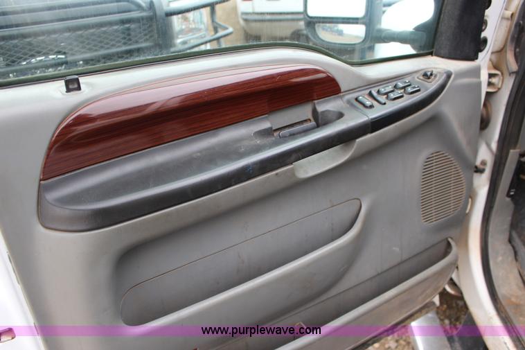 image for item F7583 2005 Ford F250 Super Duty Crew Cab pickup truck