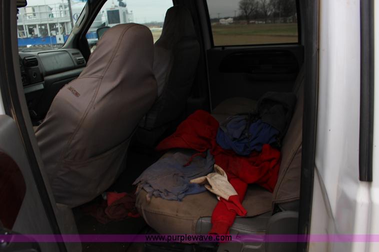 image for item F7583 2005 Ford F250 Super Duty Crew Cab pickup truck