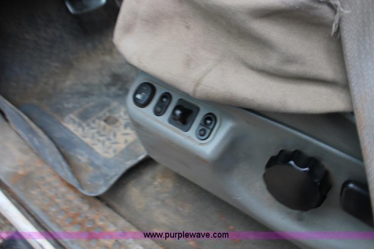 image for item F7583 2005 Ford F250 Super Duty Crew Cab pickup truck