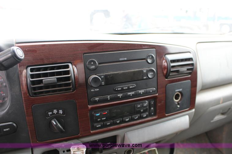 image for item F7583 2005 Ford F250 Super Duty Crew Cab pickup truck