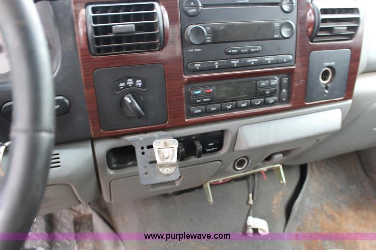 image for item F7583 2005 Ford F250 Super Duty Crew Cab pickup truck