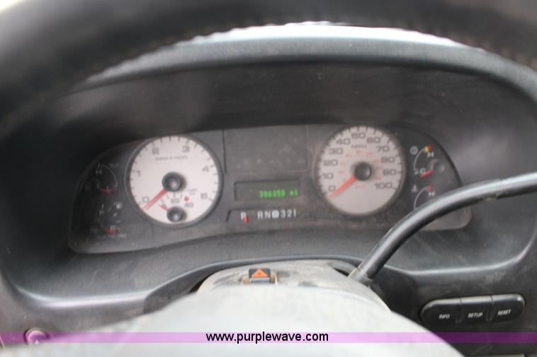 image for item F7583 2005 Ford F250 Super Duty Crew Cab pickup truck