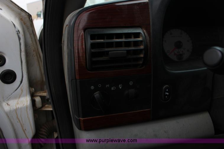 image for item F7583 2005 Ford F250 Super Duty Crew Cab pickup truck