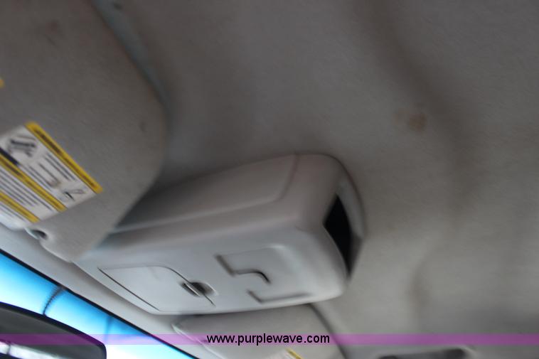 image for item F7583 2005 Ford F250 Super Duty Crew Cab pickup truck