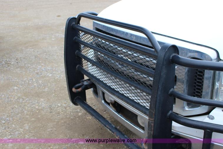 image for item F7583 2005 Ford F250 Super Duty Crew Cab pickup truck