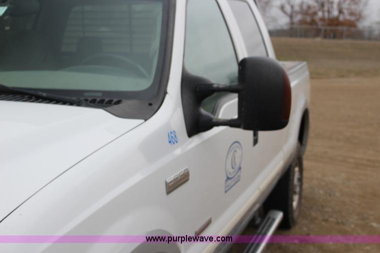 image for item F7583 2005 Ford F250 Super Duty Crew Cab pickup truck