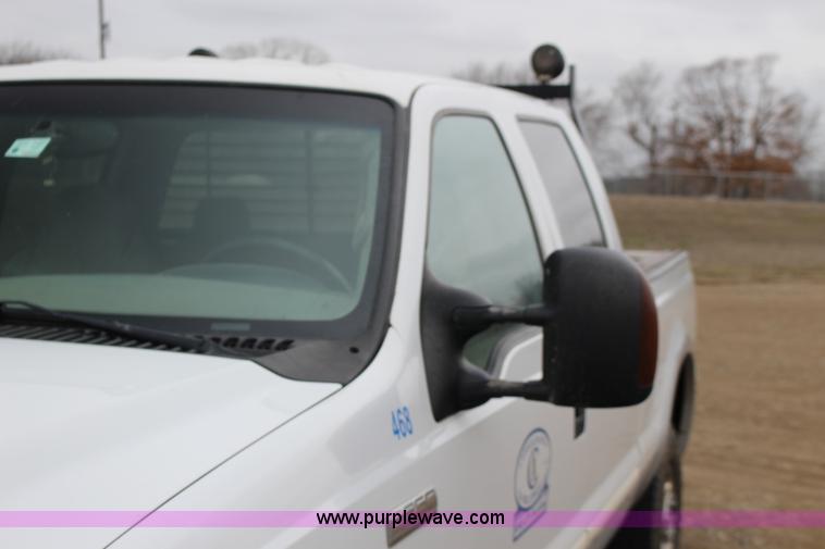 image for item F7583 2005 Ford F250 Super Duty Crew Cab pickup truck