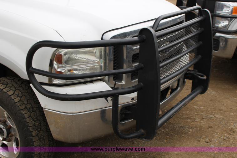 image for item F7583 2005 Ford F250 Super Duty Crew Cab pickup truck