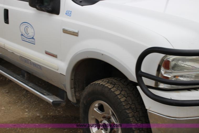 image for item F7583 2005 Ford F250 Super Duty Crew Cab pickup truck