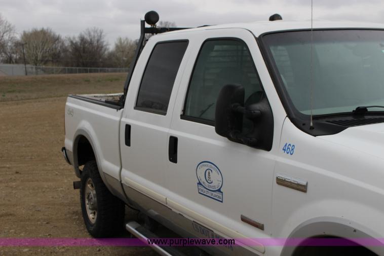image for item F7583 2005 Ford F250 Super Duty Crew Cab pickup truck