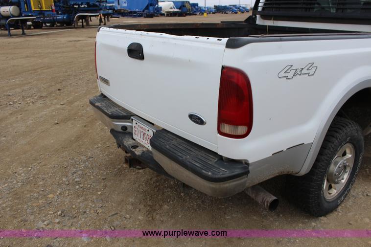 image for item F7583 2005 Ford F250 Super Duty Crew Cab pickup truck