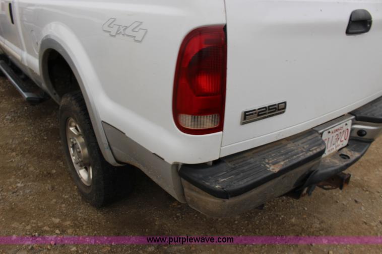 image for item F7583 2005 Ford F250 Super Duty Crew Cab pickup truck