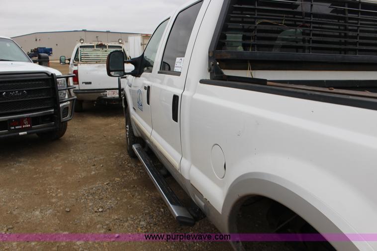 image for item F7583 2005 Ford F250 Super Duty Crew Cab pickup truck