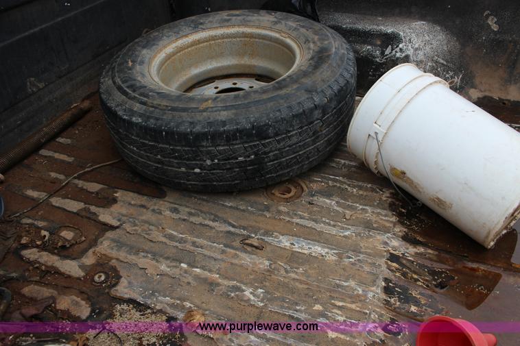 image for item F7583 2005 Ford F250 Super Duty Crew Cab pickup truck