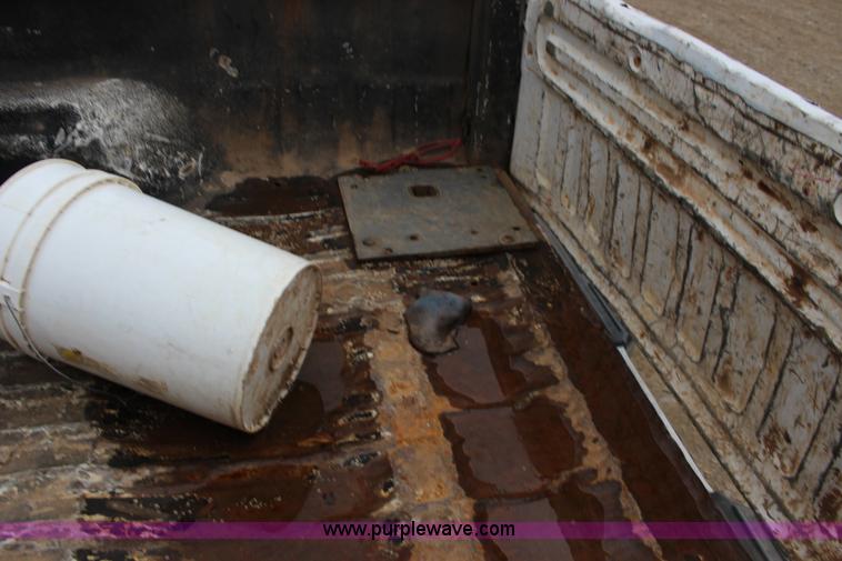 image for item F7583 2005 Ford F250 Super Duty Crew Cab pickup truck