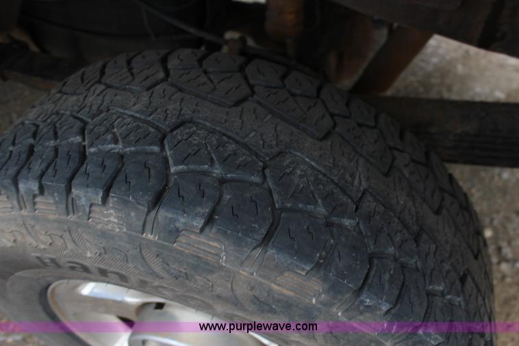 image for item F7583 2005 Ford F250 Super Duty Crew Cab pickup truck