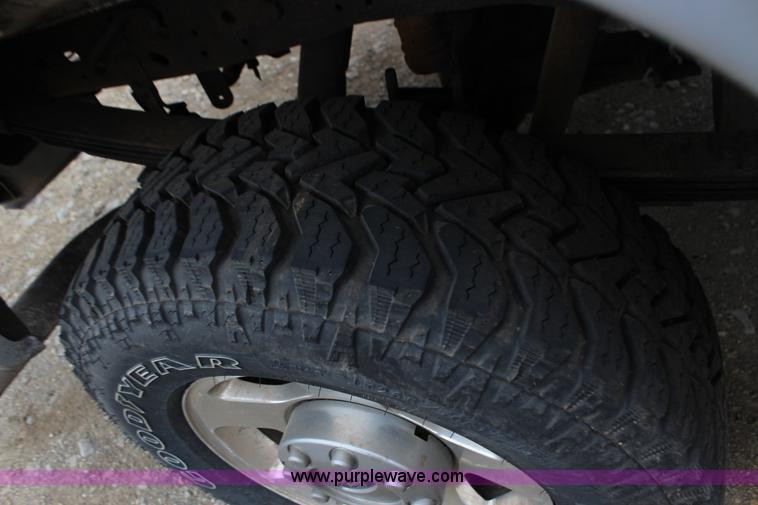 image for item F7583 2005 Ford F250 Super Duty Crew Cab pickup truck