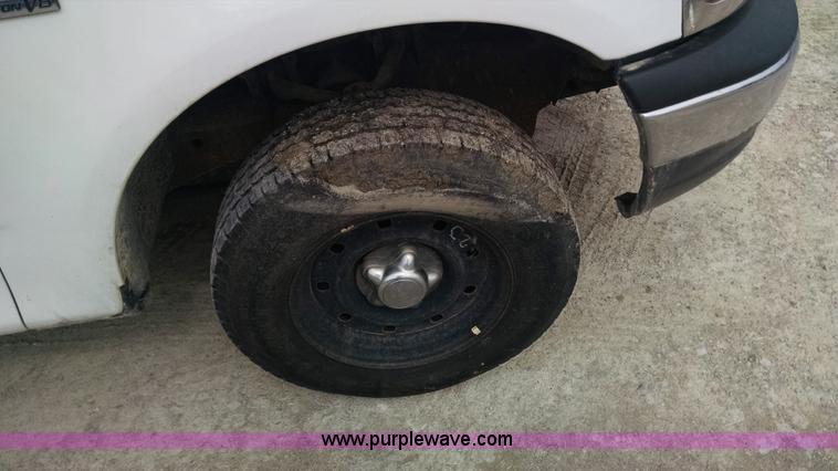 image for item F8430 2004 Ford F150 SuperCab pickup truck