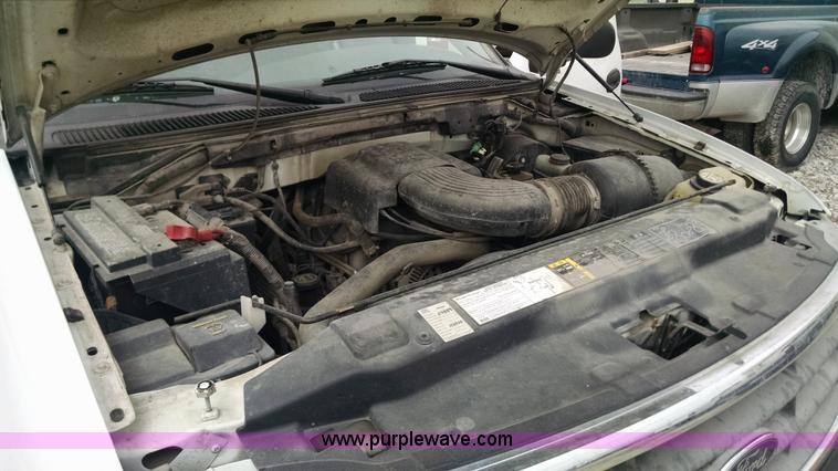 image for item F8430 2004 Ford F150 SuperCab pickup truck