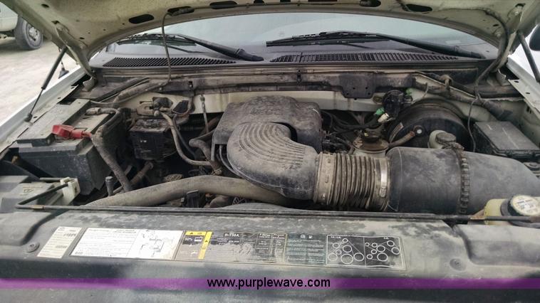 image for item F8430 2004 Ford F150 SuperCab pickup truck