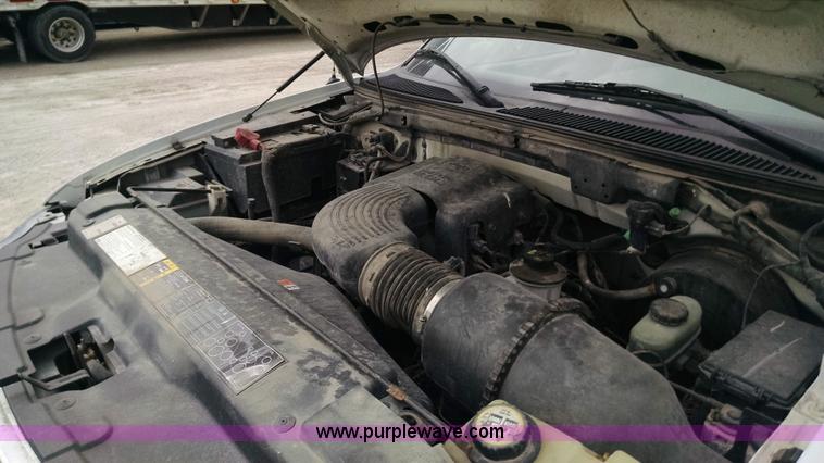 image for item F8430 2004 Ford F150 SuperCab pickup truck