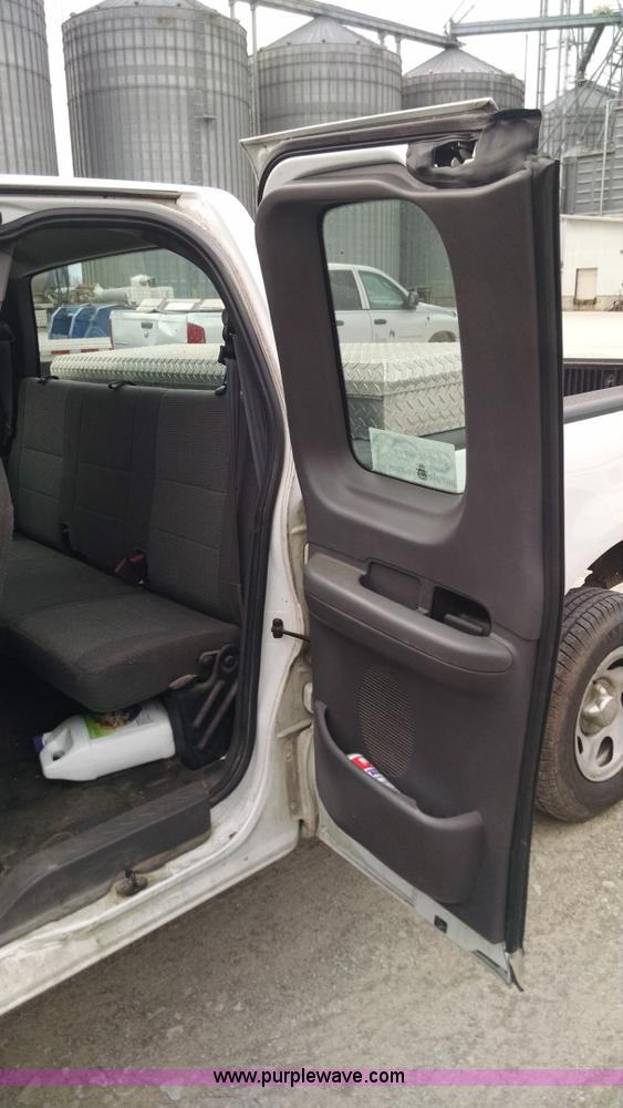 image for item F8430 2004 Ford F150 SuperCab pickup truck