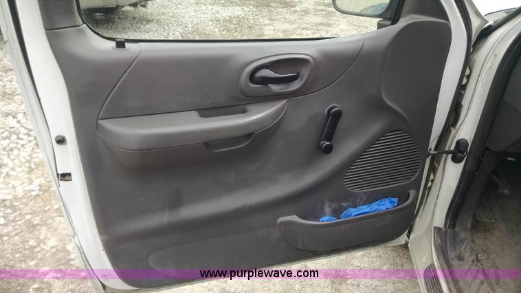 image for item F8430 2004 Ford F150 SuperCab pickup truck