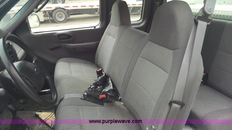 image for item F8430 2004 Ford F150 SuperCab pickup truck