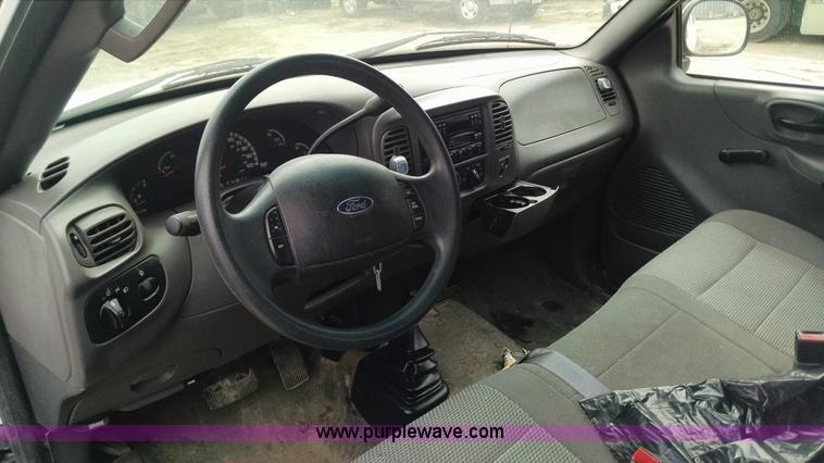 image for item F8430 2004 Ford F150 SuperCab pickup truck