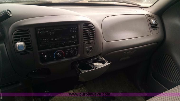 image for item F8430 2004 Ford F150 SuperCab pickup truck