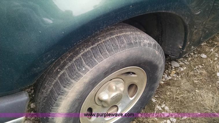 image for item F8431 2000 Ford F150 SuperCab pickup truck