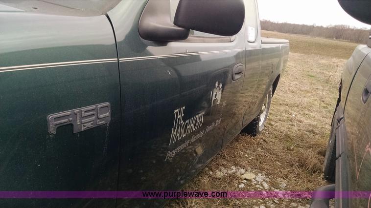 image for item F8431 2000 Ford F150 SuperCab pickup truck