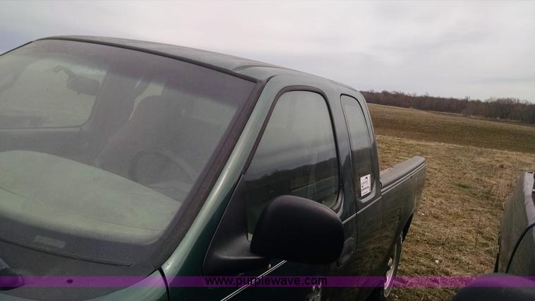 image for item F8431 2000 Ford F150 SuperCab pickup truck