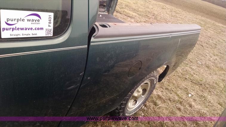 image for item F8431 2000 Ford F150 SuperCab pickup truck