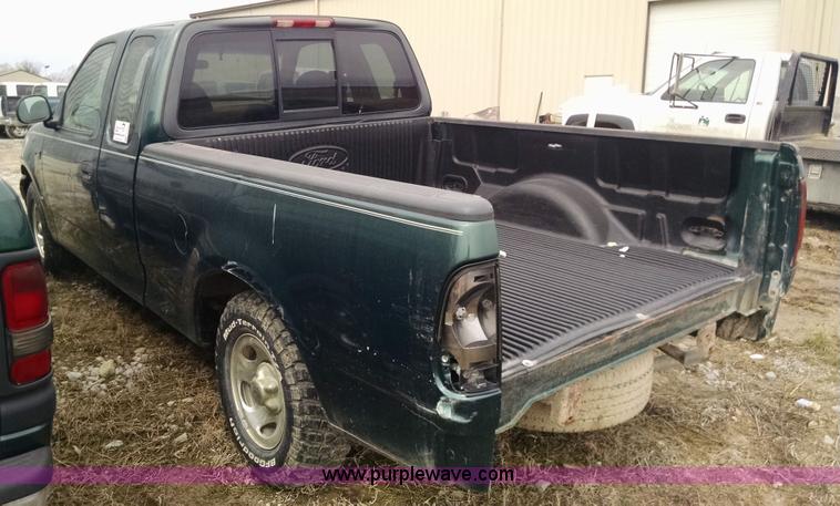 image for item F8431 2000 Ford F150 SuperCab pickup truck