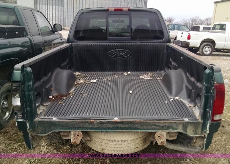 image for item F8431 2000 Ford F150 SuperCab pickup truck