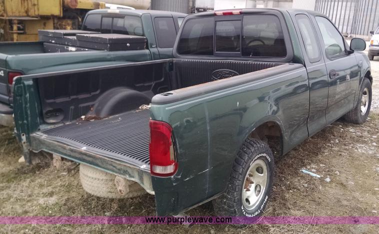 image for item F8431 2000 Ford F150 SuperCab pickup truck