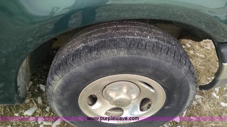 image for item F8431 2000 Ford F150 SuperCab pickup truck